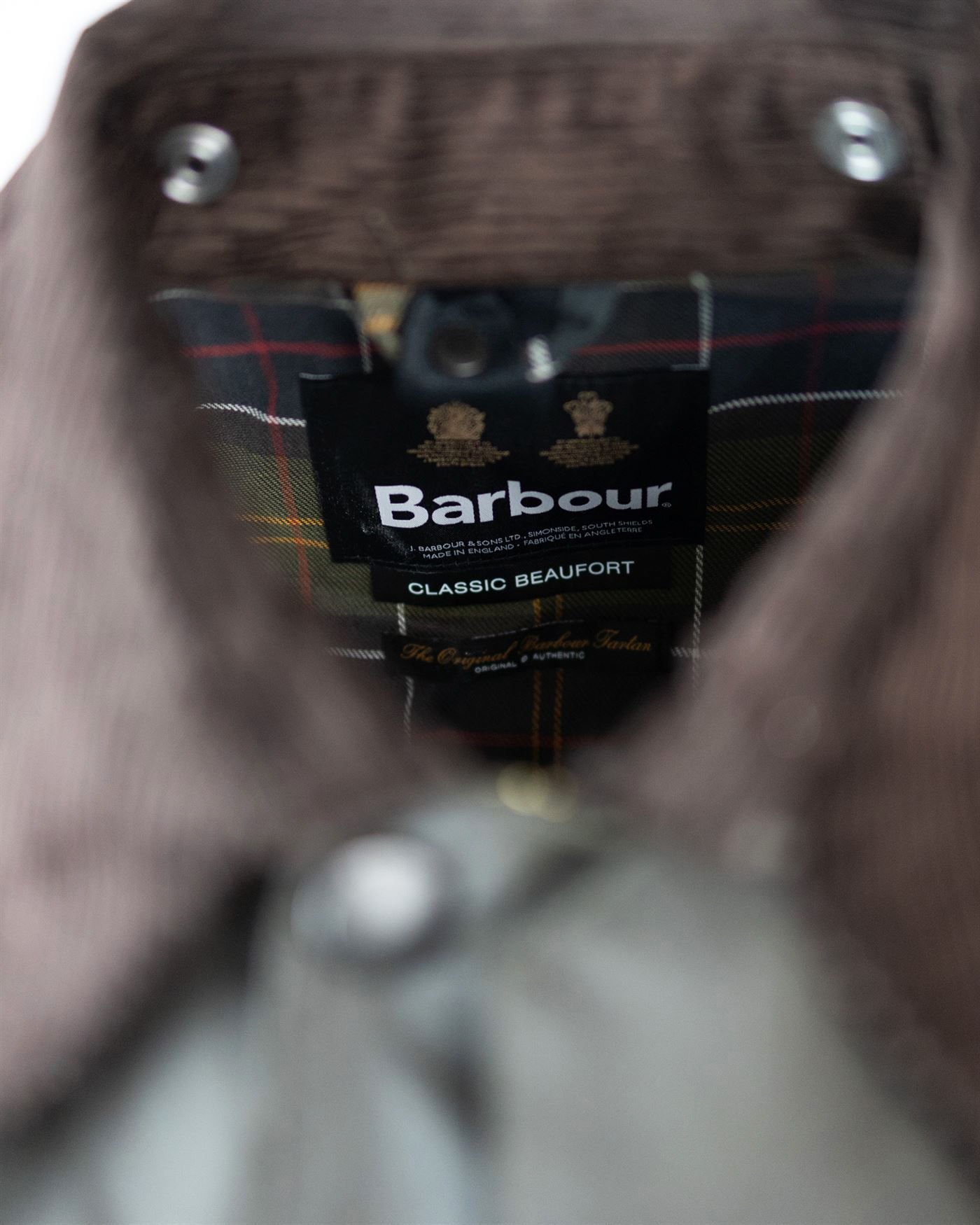 Shop Barbour Giacca Classic Beaufort Wax In Ol71olive
